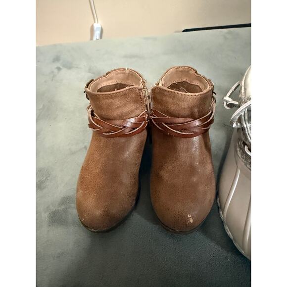 size 6 Toddler boots - Picture 4 of 6